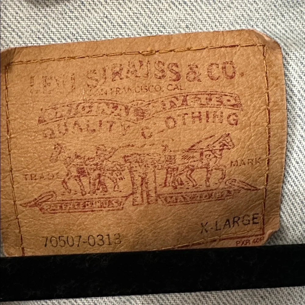 VINTAGE Men’s Levi's Light Blue Denim Truck Jacket - Picture 3 of 8